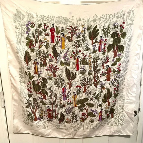 Elegant 100% Silk Square Scarf with Asian Decorative Figures and Flowers. 🌺 🌹🌸 - Picture 2 of 4